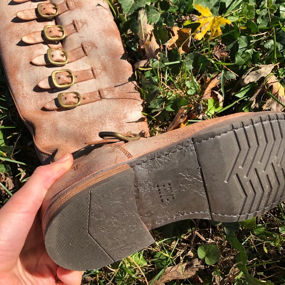 Frye Veronica belted tall chocolate - Picture 5 of 6